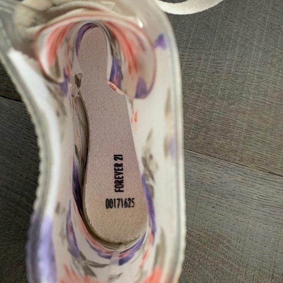 F21 Flowered Plastic Boots Size 7 - Picture 3 of 8